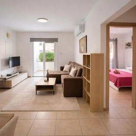 Amigos Mythical شقة بروتاراس